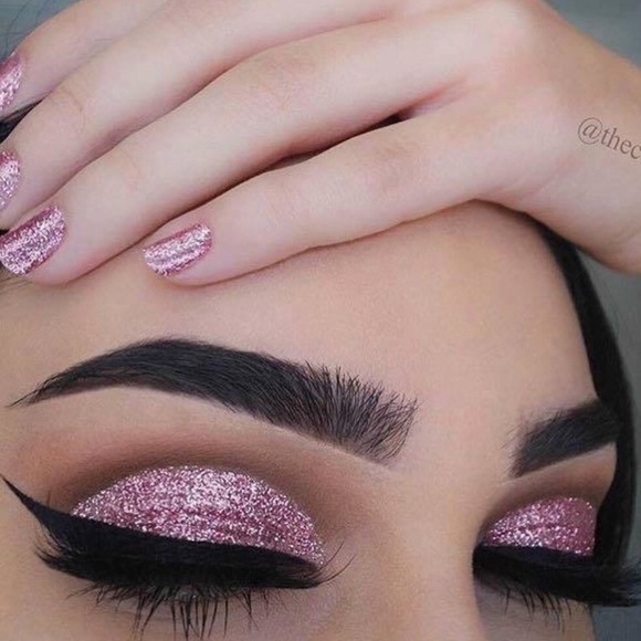 • Beautiful brand new pressed eyeshadow glitter • - Picture 3 of 8